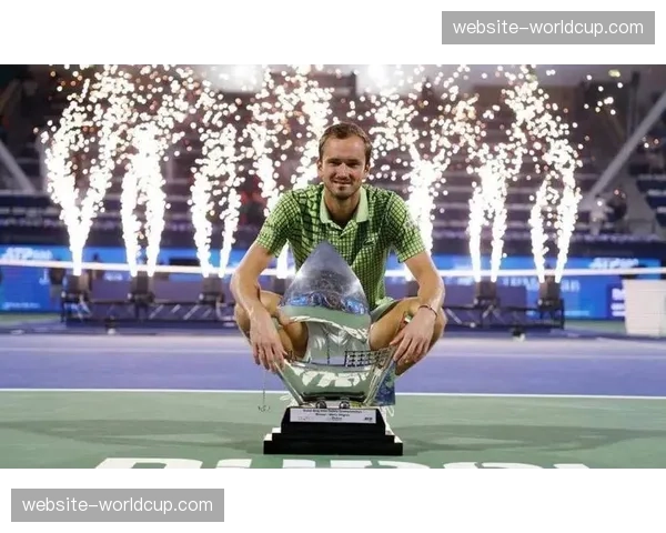 ATP印第安维尔斯大师赛：梅德韦杰夫爆冷不敌本土外卡选手保罗